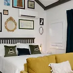 The Cozy Yellow Cottage In Dilworth