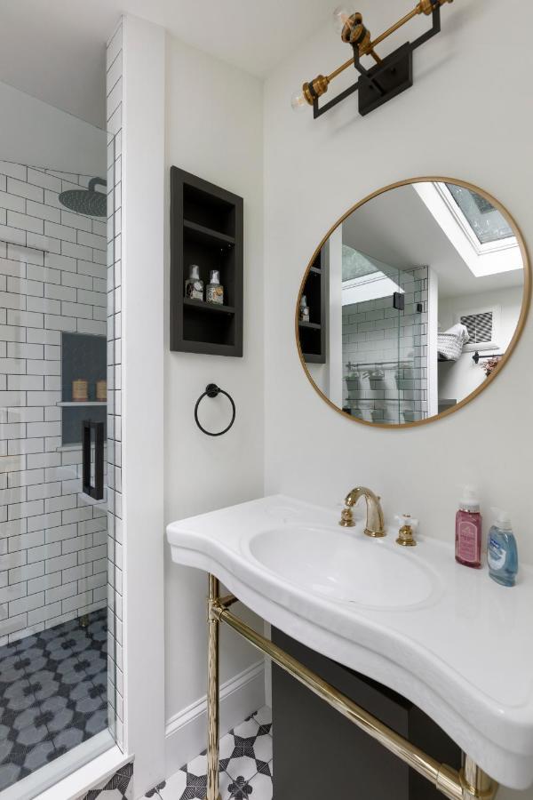 The Cozy Yellow In Dilworth Guest house